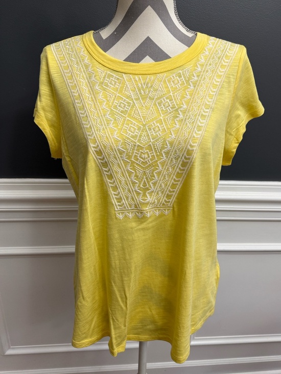 Cupio Tops - Cupio Women’s Yellow Embroidered Front Top Size L Short Sleeve NWT